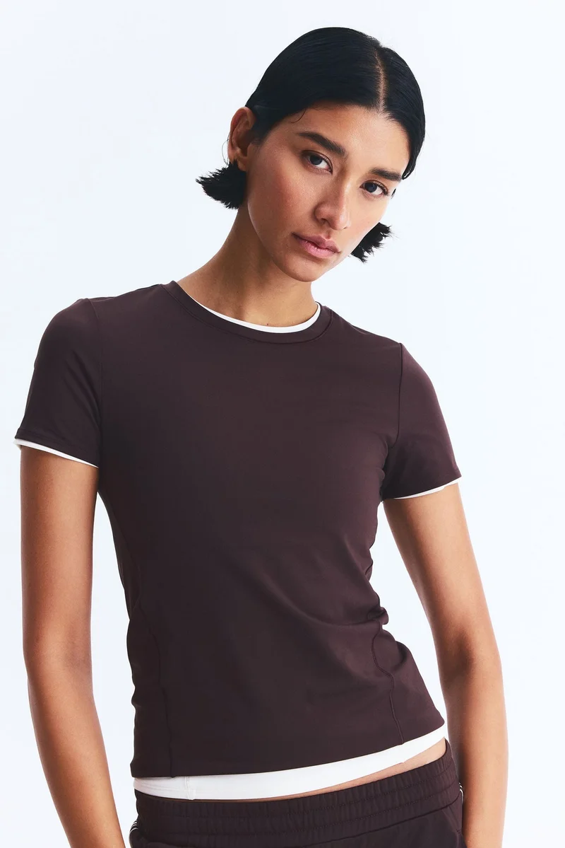 اتش اند ام بلوزة رياضية من قماش دراي موف