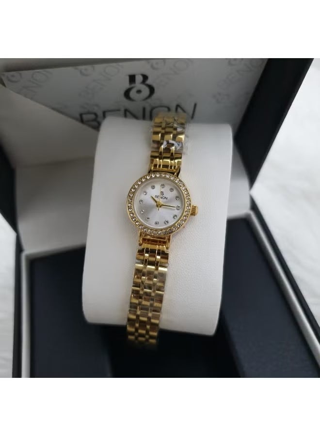 Elegant women's stainless steel wristwatch, modern and high quality, water-resistant, gold bracelet with a white dial