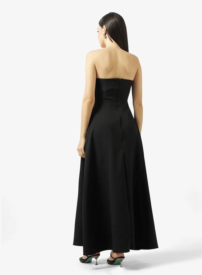 ايلا ليمتد اديشن فستان مزين بياقة باندو