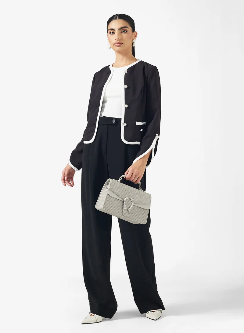 ايلا جاكيت بلمسة متباينة