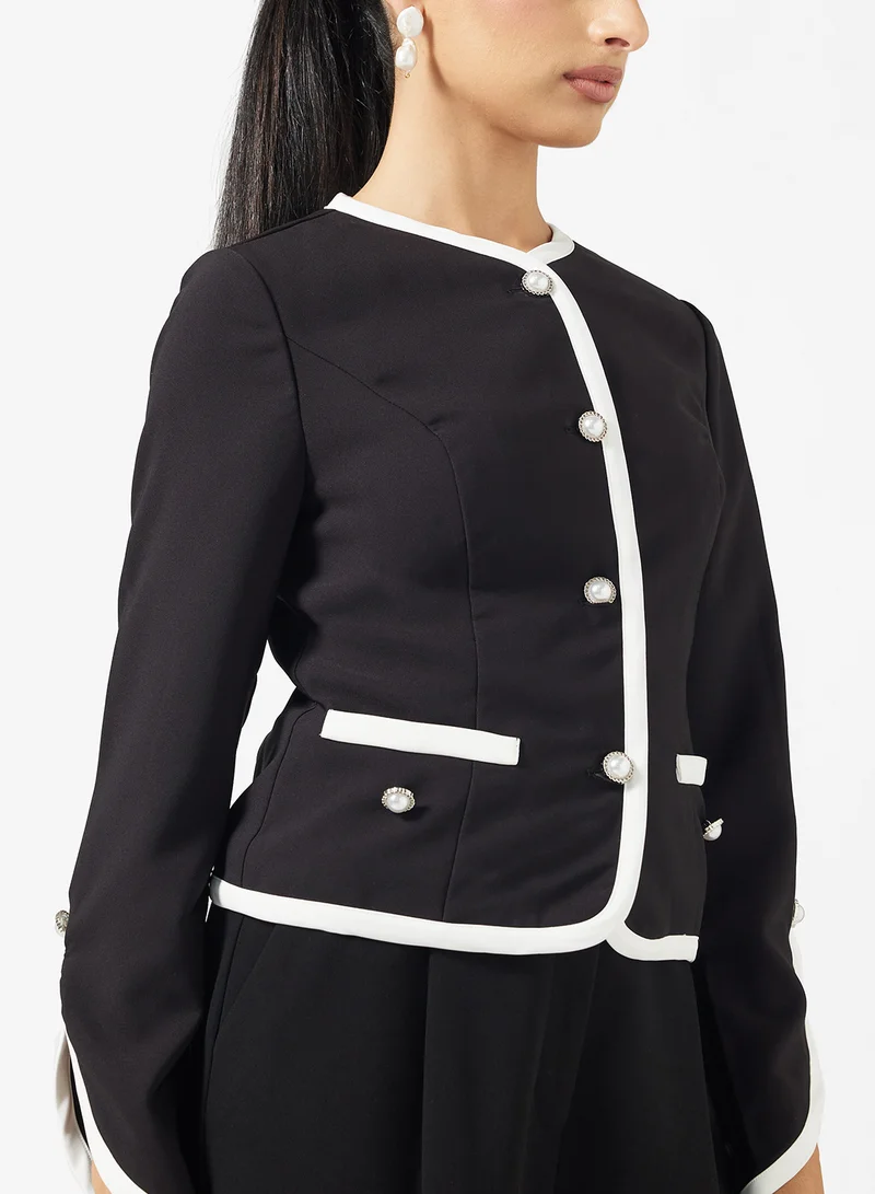 ايلا جاكيت بلمسة متباينة