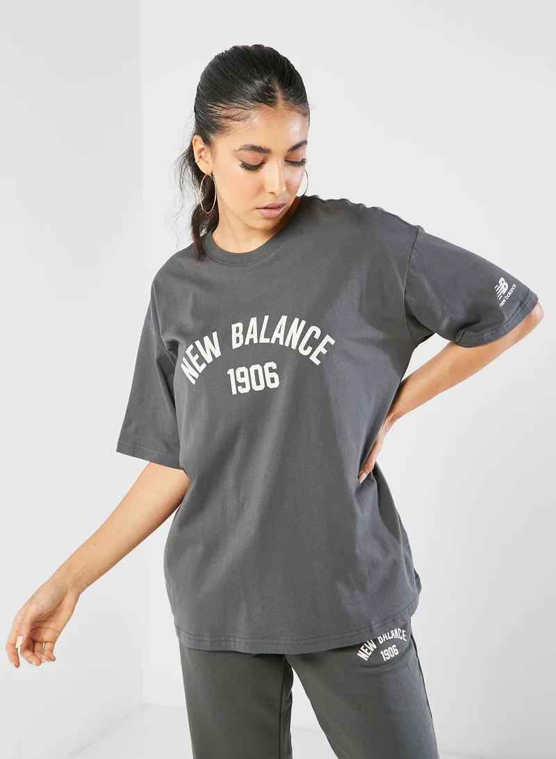 New Balance Essentials Varsity Oversized T-Shirt