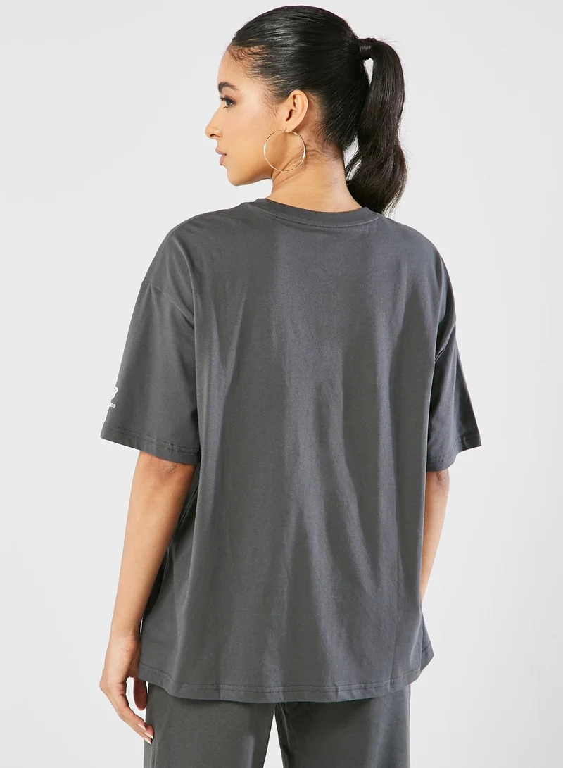 New Balance Essentials Varsity Oversized T-Shirt