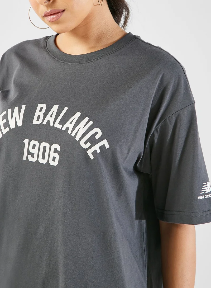 New Balance Essentials Varsity Oversized T-Shirt