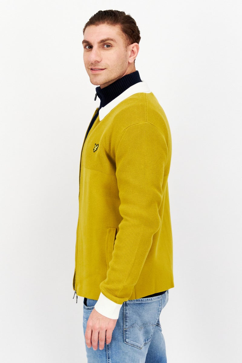 Lyle & Scott سويت شيرت للرجال بأكمام طويلة وياقة منتشرة بشعار العلامة التجارية، خردل - Image 3