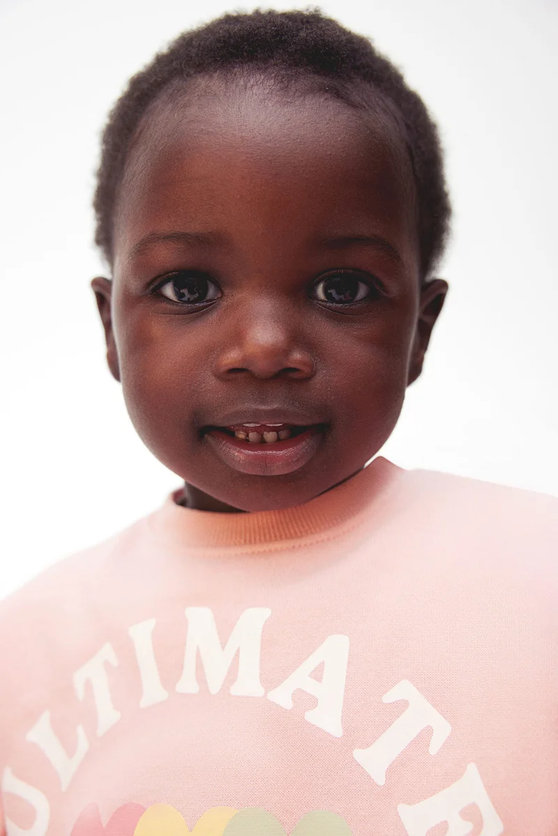 اتش اند ام سويت شيرت مزين بطبعة