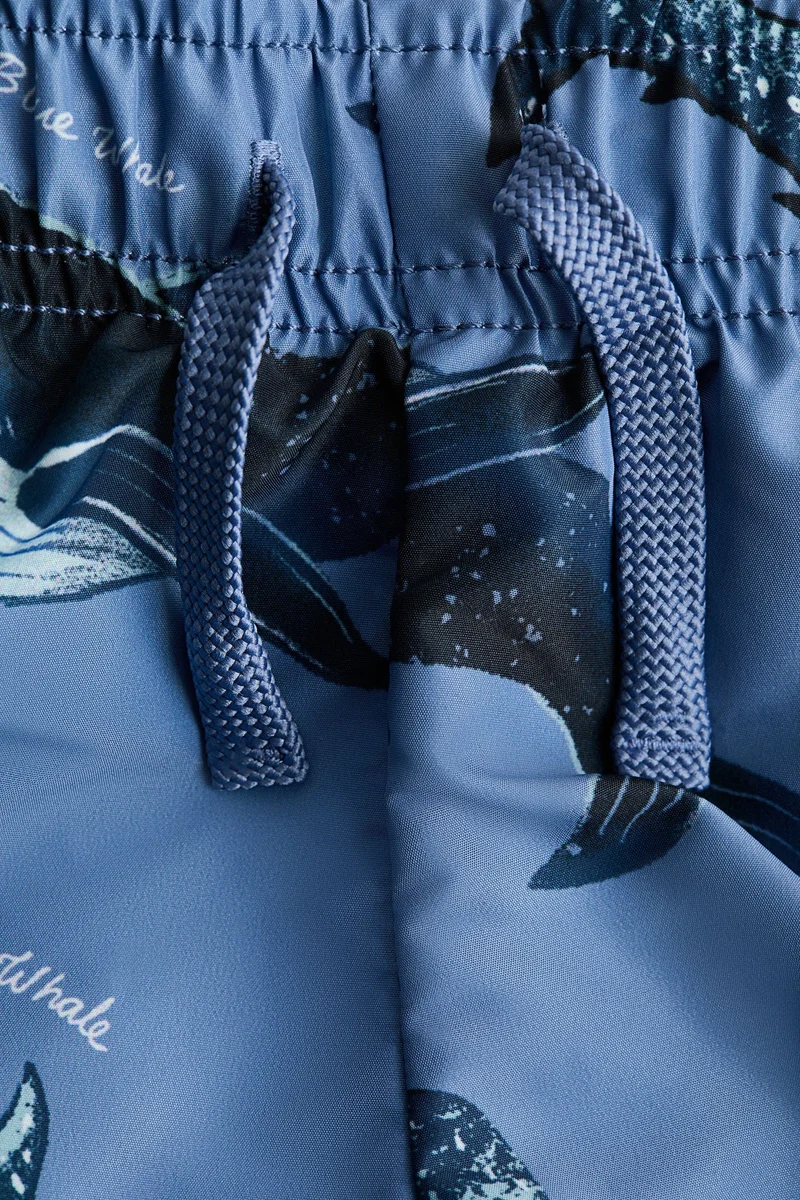 اتش اند ام شورت سباحة مزين بطبعة