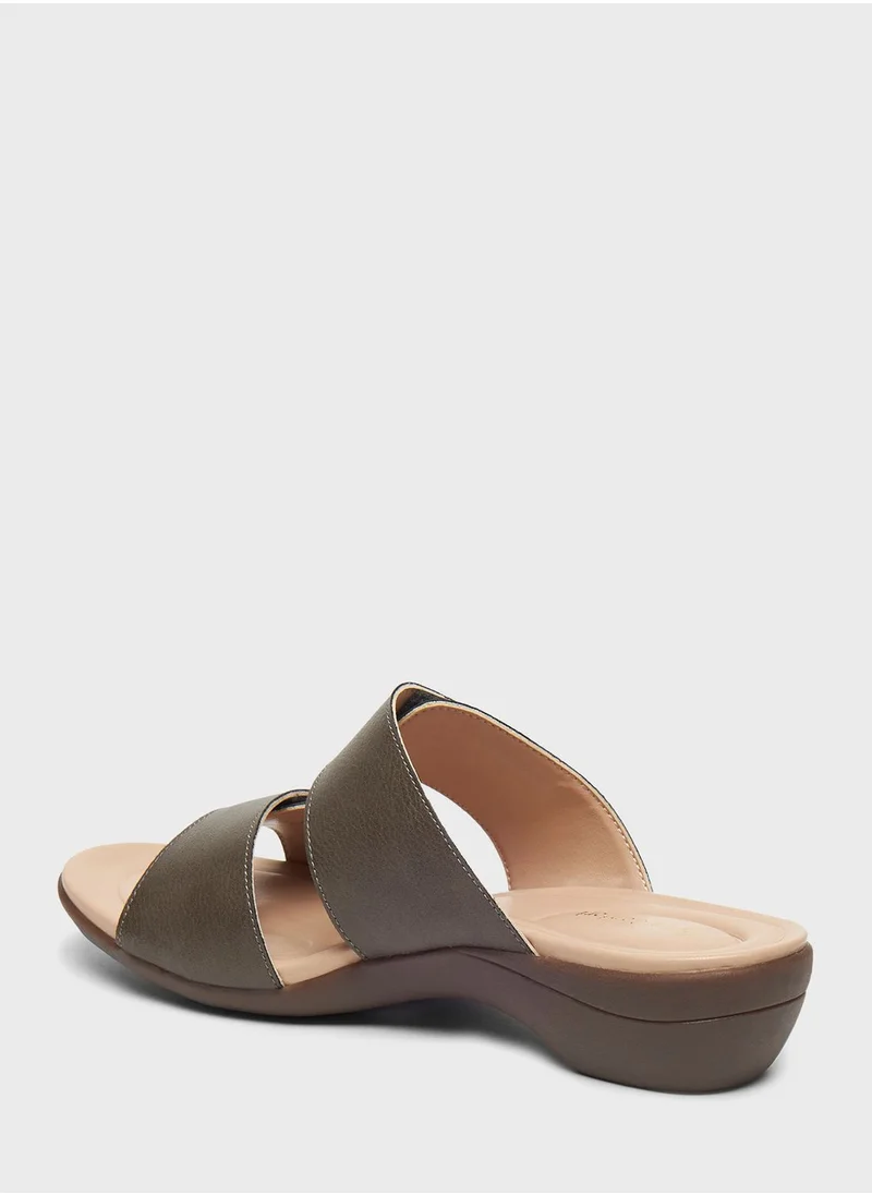 لو كونفورت Double Strap Wedge Sandals