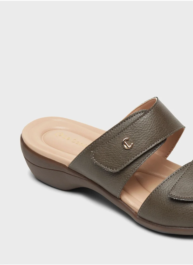 لو كونفورت Double Strap Wedge Sandals