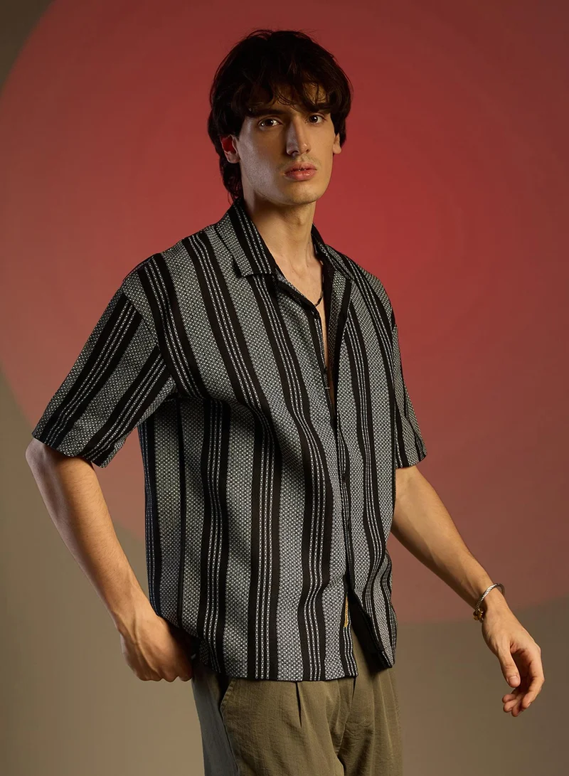 Campus Sutra Campus Sutra Men's Obsidian Black Woven Striped Oversized Shirt For Casual Wear | Cuban Collar | Short Sleeve | Button Closure | Oversized Shirt Crafted With Comfort Fit For Everyday Wear