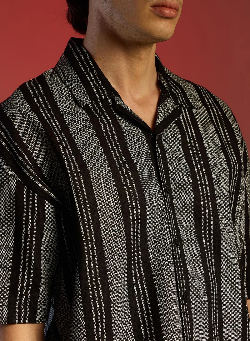 Campus Sutra Campus Sutra Men's Obsidian Black Woven Striped Oversized Shirt For Casual Wear | Cuban Collar | Short Sleeve | Button Closure | Oversized Shirt Crafted With Comfort Fit For Everyday Wear