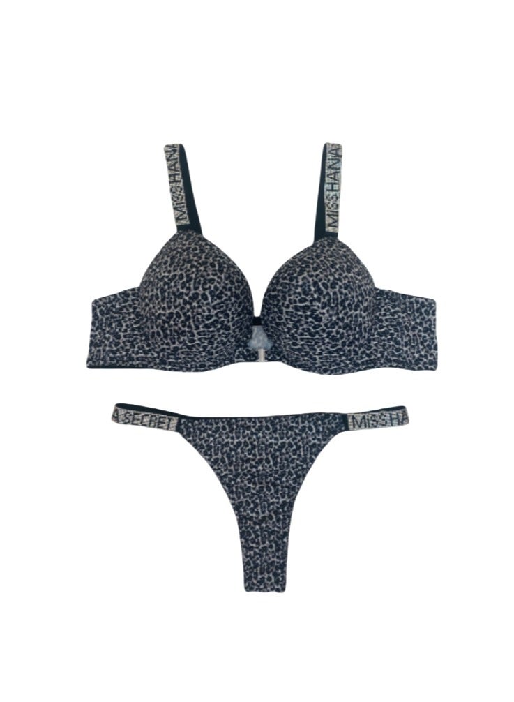 Two-piece underwear bra with padded wire cup, decorated with rhinestone on the shoulder strap and fashion design 
