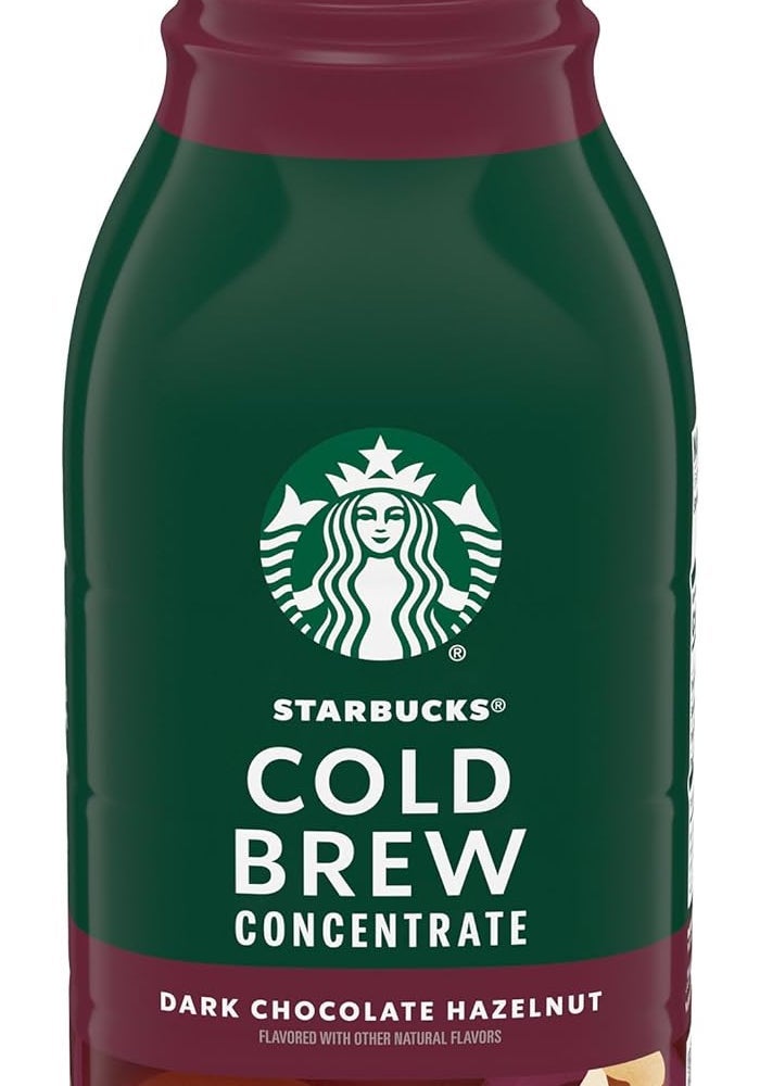 Starbucks تركيز قهوة ستاربكس الباردة - نكهة الشوكولاتة الداكنة والبندق، زجاجة متعددة الاستخدامات سعة 32 أونصة سائلة - Image 1