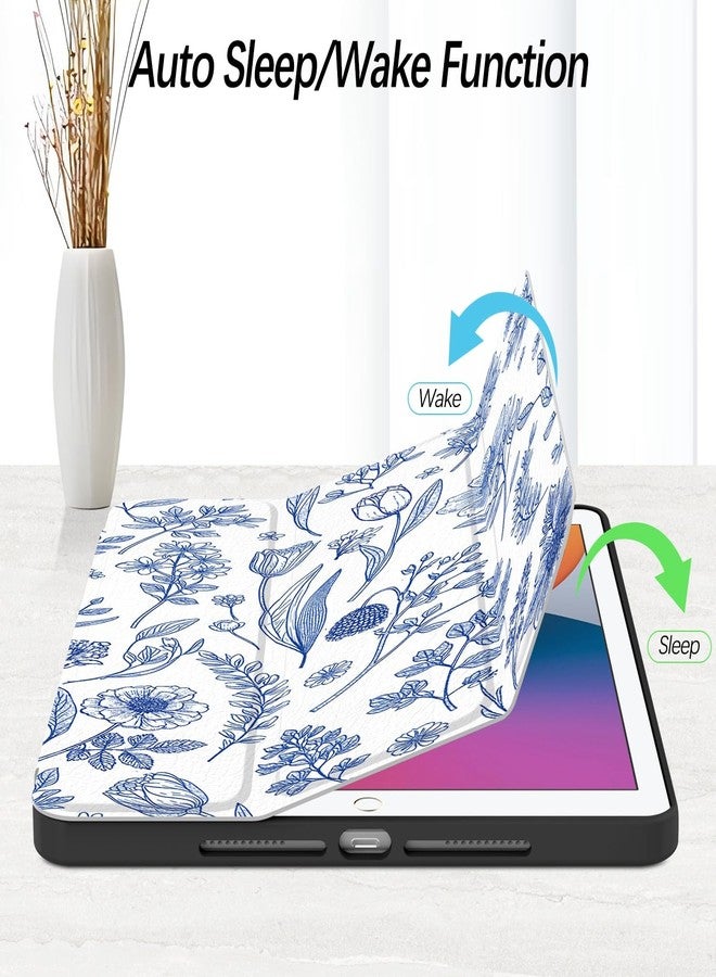 Xkladz جراب Xkladz لأجهزة iPad من الجيل التاسع/الثامن/السابع (2021/2020/2019) مقاس 10.2 بوصة، جراب مع حامل قلم، غطاء خلفي شفاف، تصميم أنيق وجذاب للنساء والفتيات، خاصية التشغيل/الإيقاف التلقائي، زهرة زرقاء - Image 2