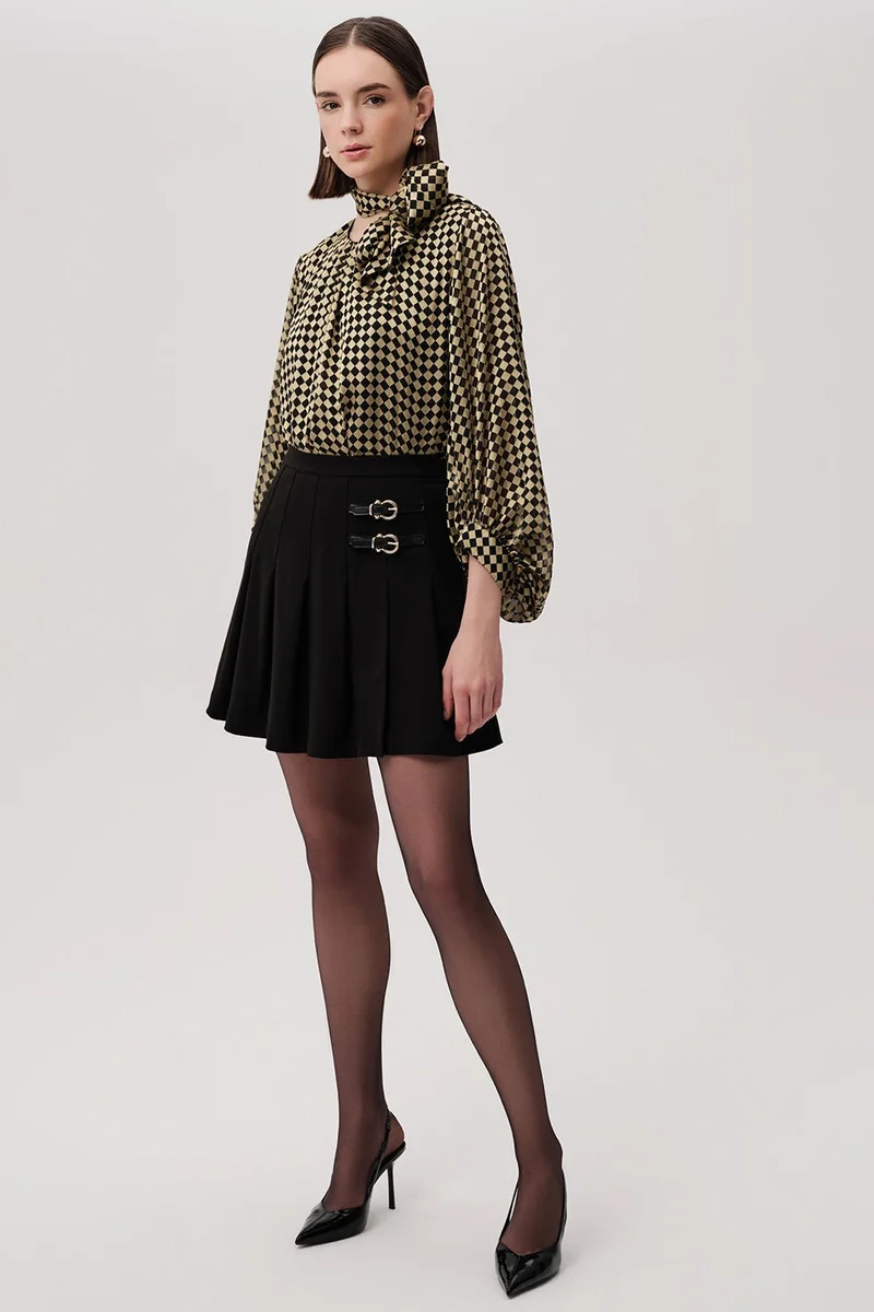 EXQUISE Buckled Pleated Regular Mini Black Skirt