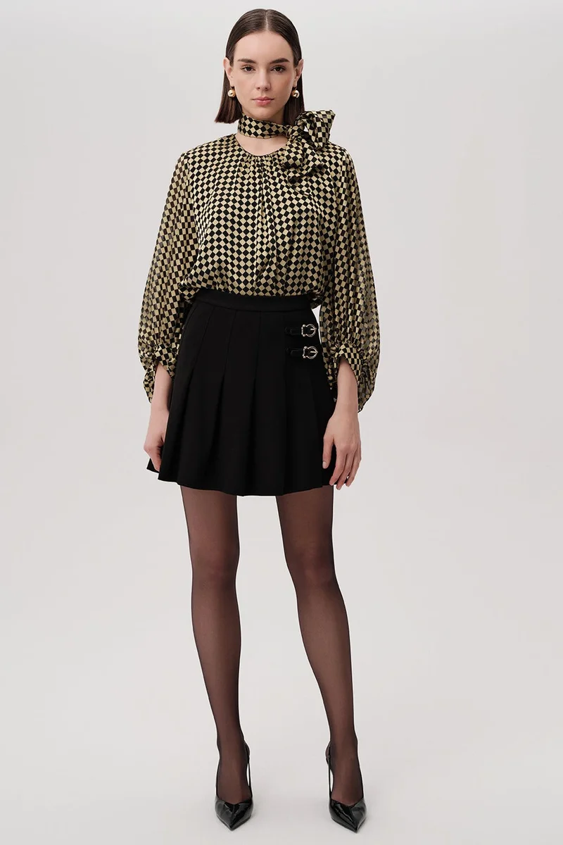 EXQUISE Buckled Pleated Regular Mini Black Skirt