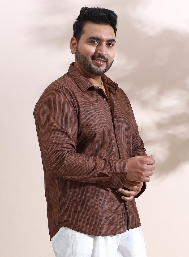 انستافاب بلس قميص رجالي بني شوكولاتة مقاس بلس بنمط إيقاعي - Image 3
