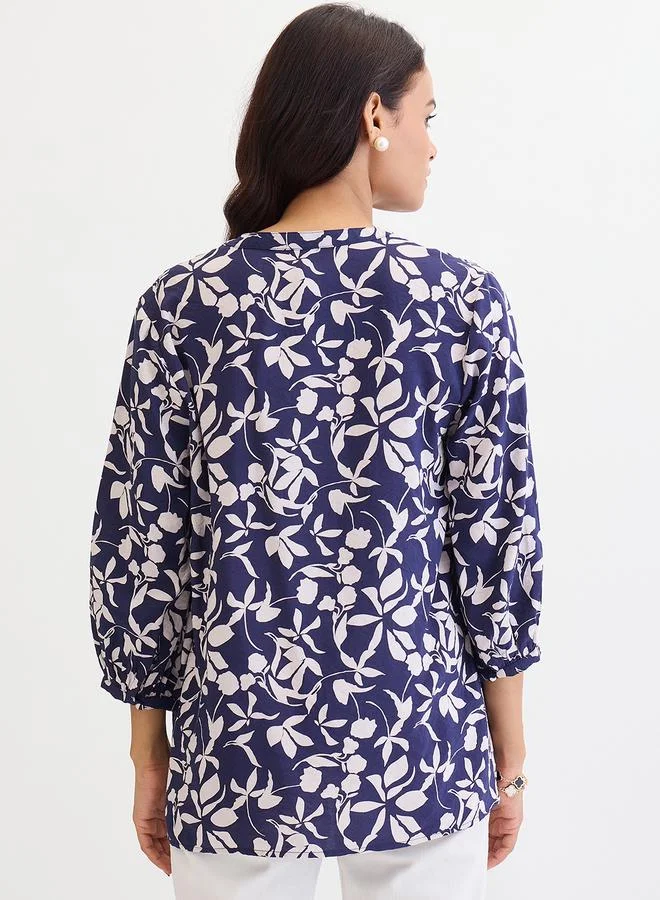 فيميلا بلوزة بطبعة زهور وأزرار أمامية