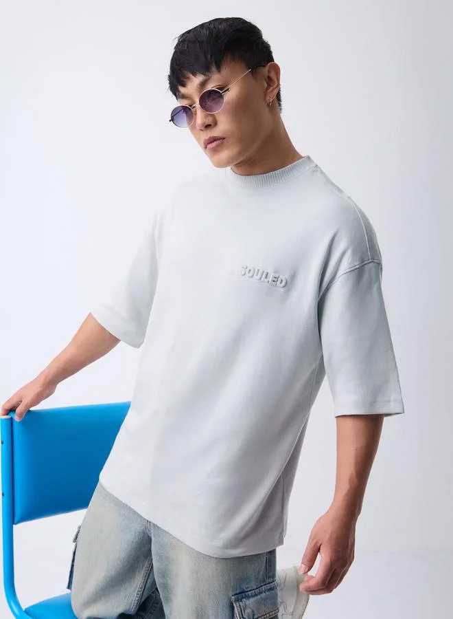 ذا سوليد ستور تيشيرت طويل بقصة واسعة