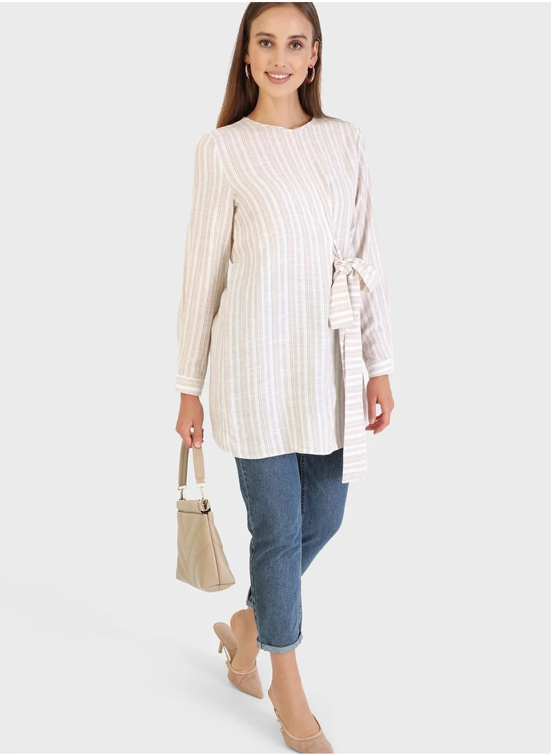 Tavin by Modanisa Belt Detail Striped Tunic