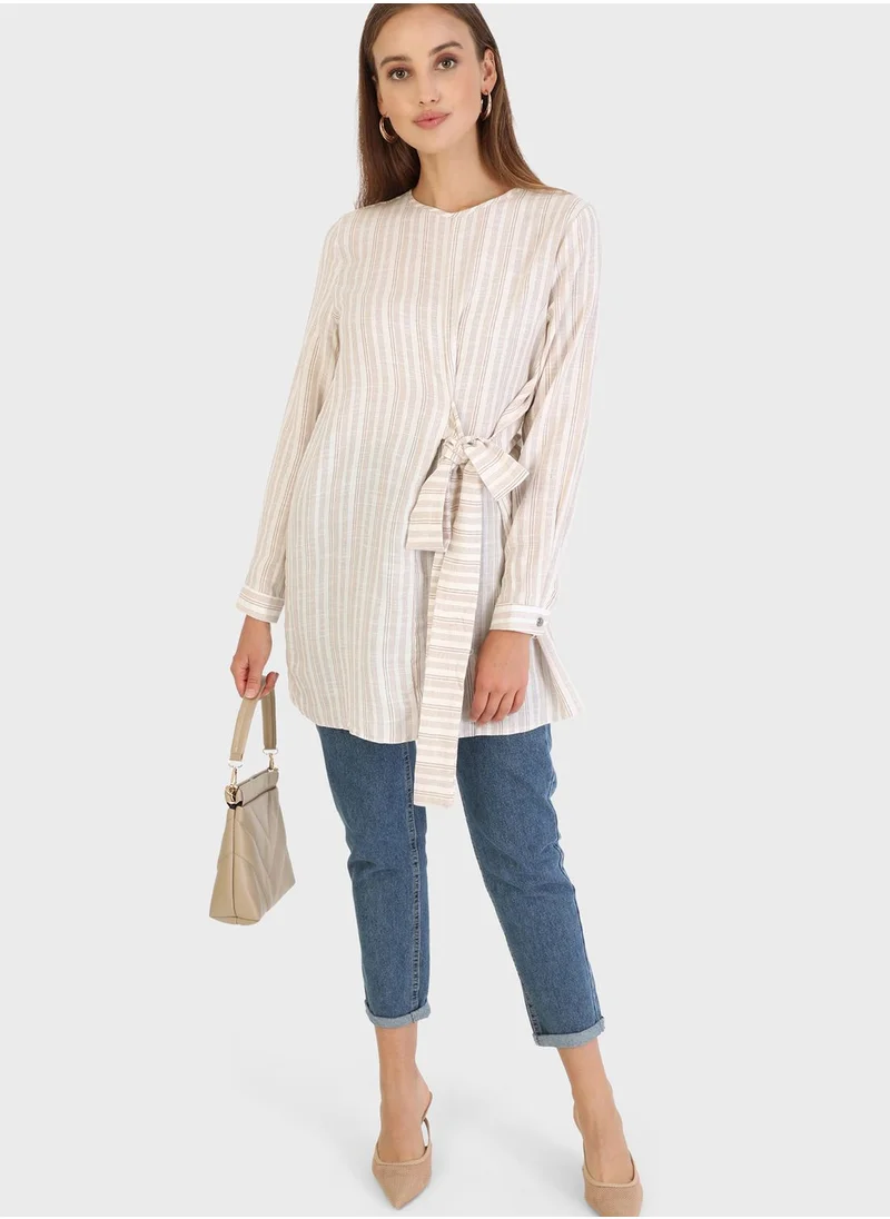 Tavin by Modanisa Belt Detail Striped Tunic