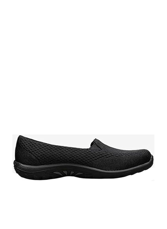 SKECHERS حذاء سكيشرز النسائي ريغاي فيست-ويلوز لوفر فلات، شبك أسود، 8.5 - Image 1