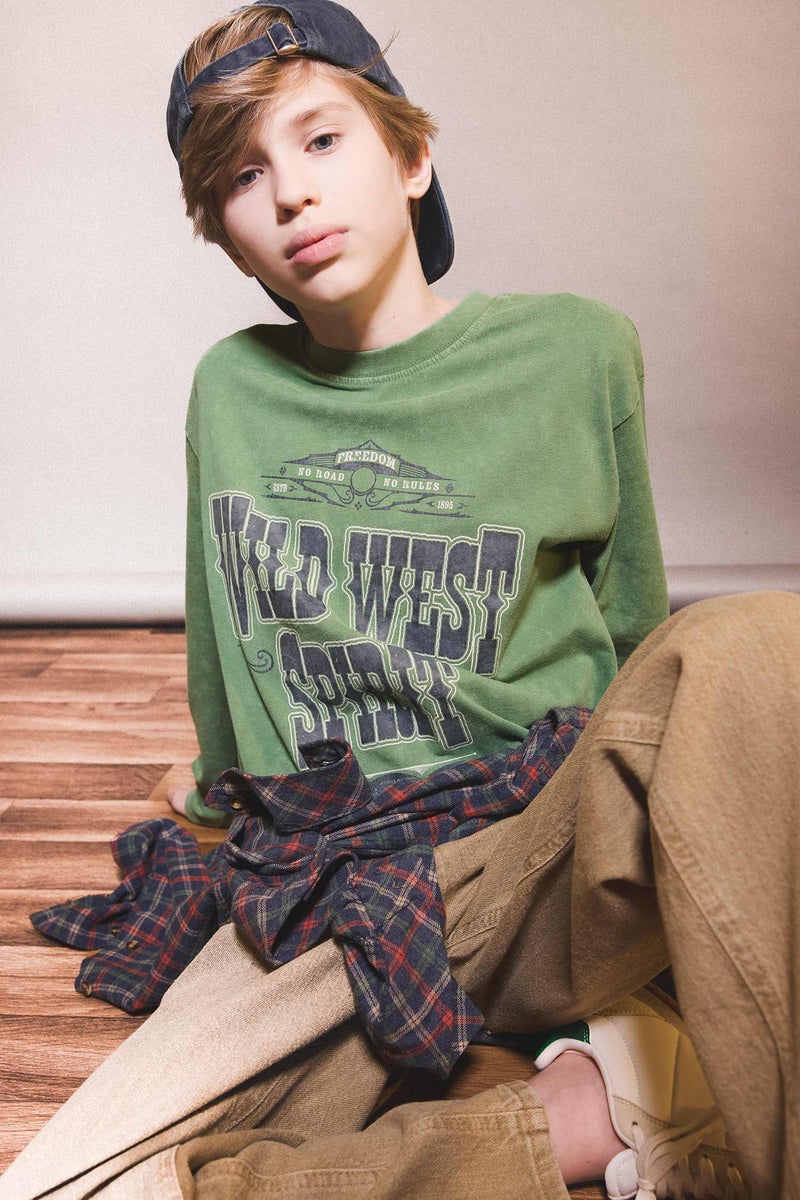 ديفاكتو تيشيرت اولادي كم طويل قصة عادية برقبة مستديرة - Image 1