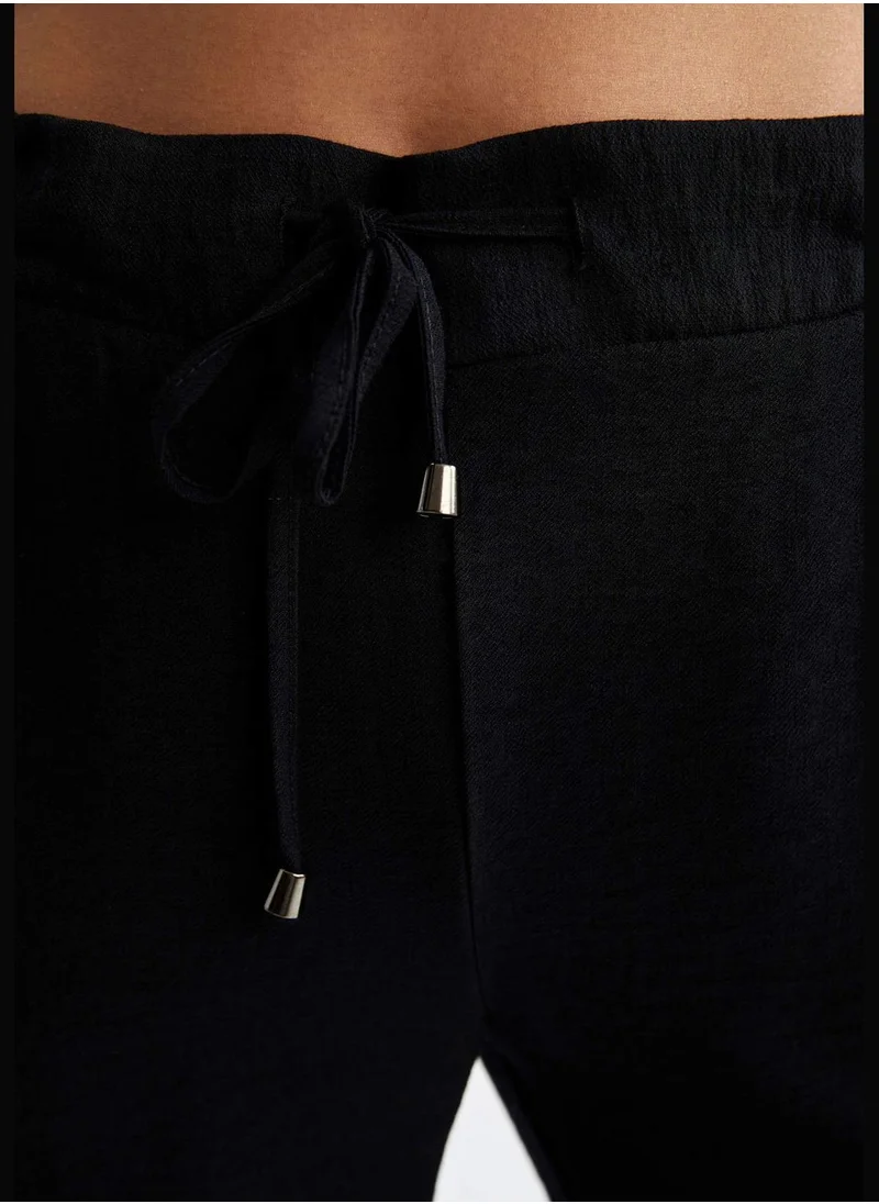 ديفاكتو Woman Jogger Fit Woven Trousers