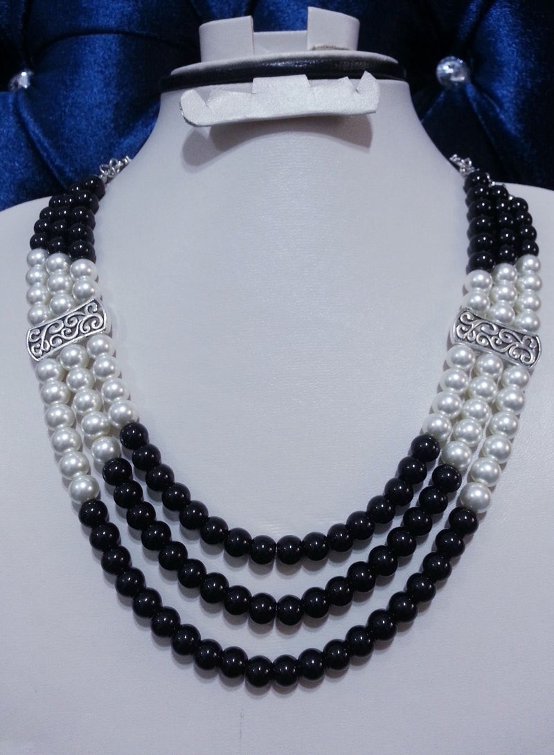 Necklace of off white& black pearls 