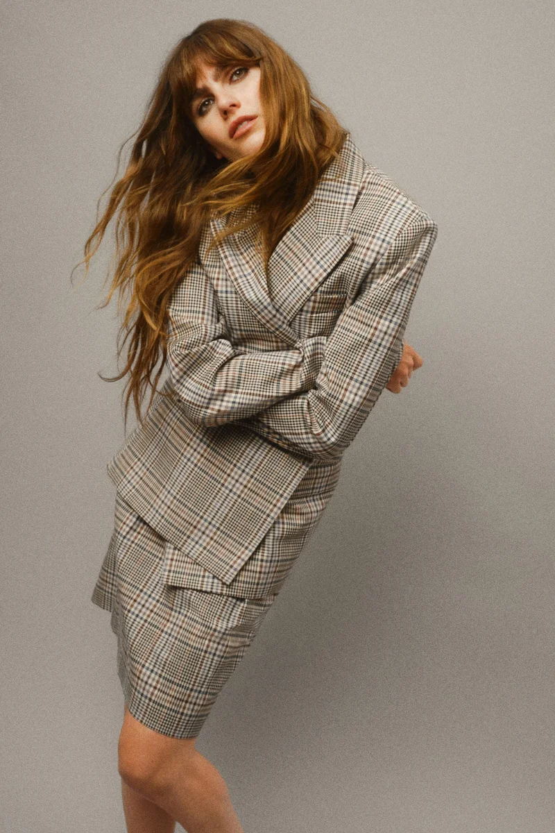 اتش اند ام تنورة من نسيج التويل