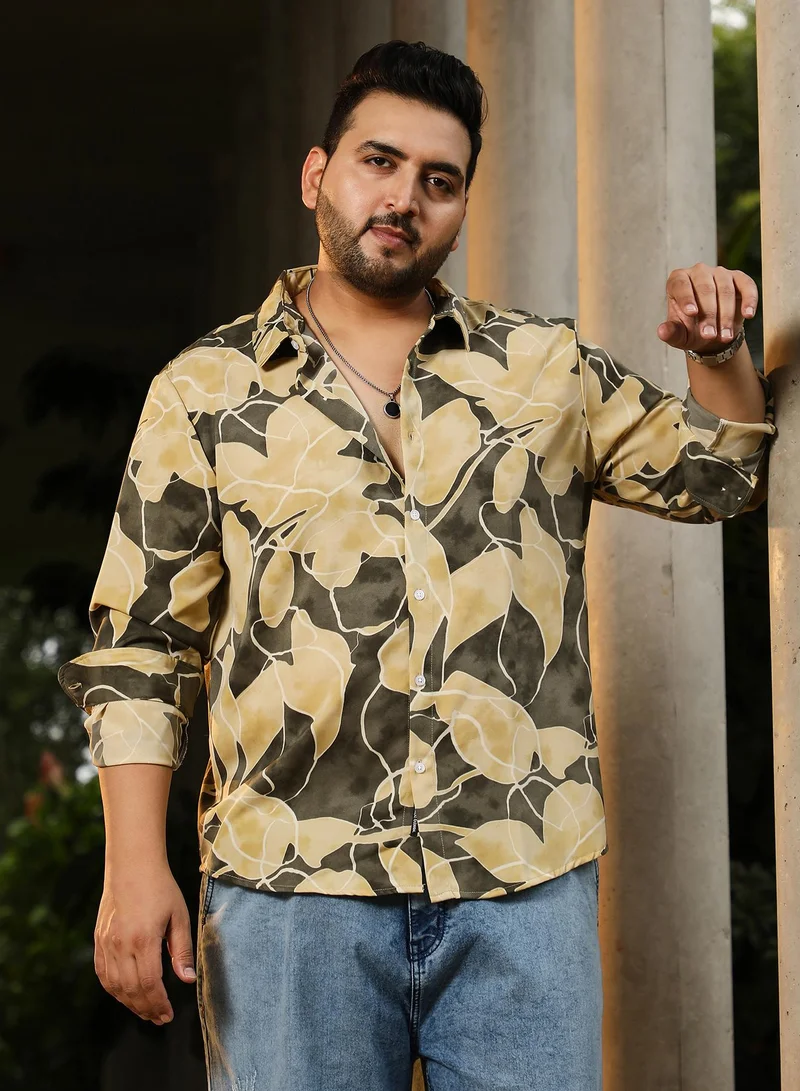انستافاب بلس قميص رجالي مطبوع بأوراق خضراء وصفراء بياقة واسعة وأكمام طويلة