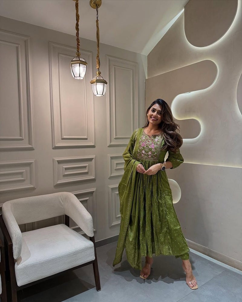 MILAAV Women's Cotton Kurta Set, V-Neck, 3/4 Sleeve, Straight Fit, 3 Piece, Olive Green with Embroidery (IN, Alpha, M, Regular, Standard, Green) - Image 5