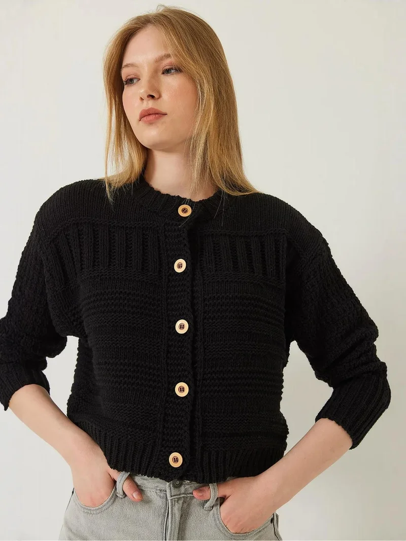 Bianco Lucci LUCCI Buttoned Cardigan with Crew Neck