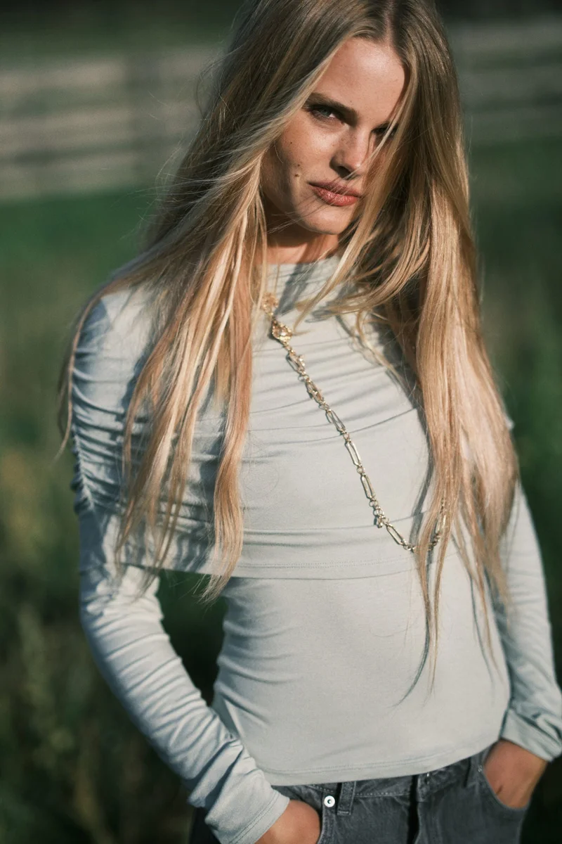 اتش اند ام بلوزة منسدلة من الجيرسيه