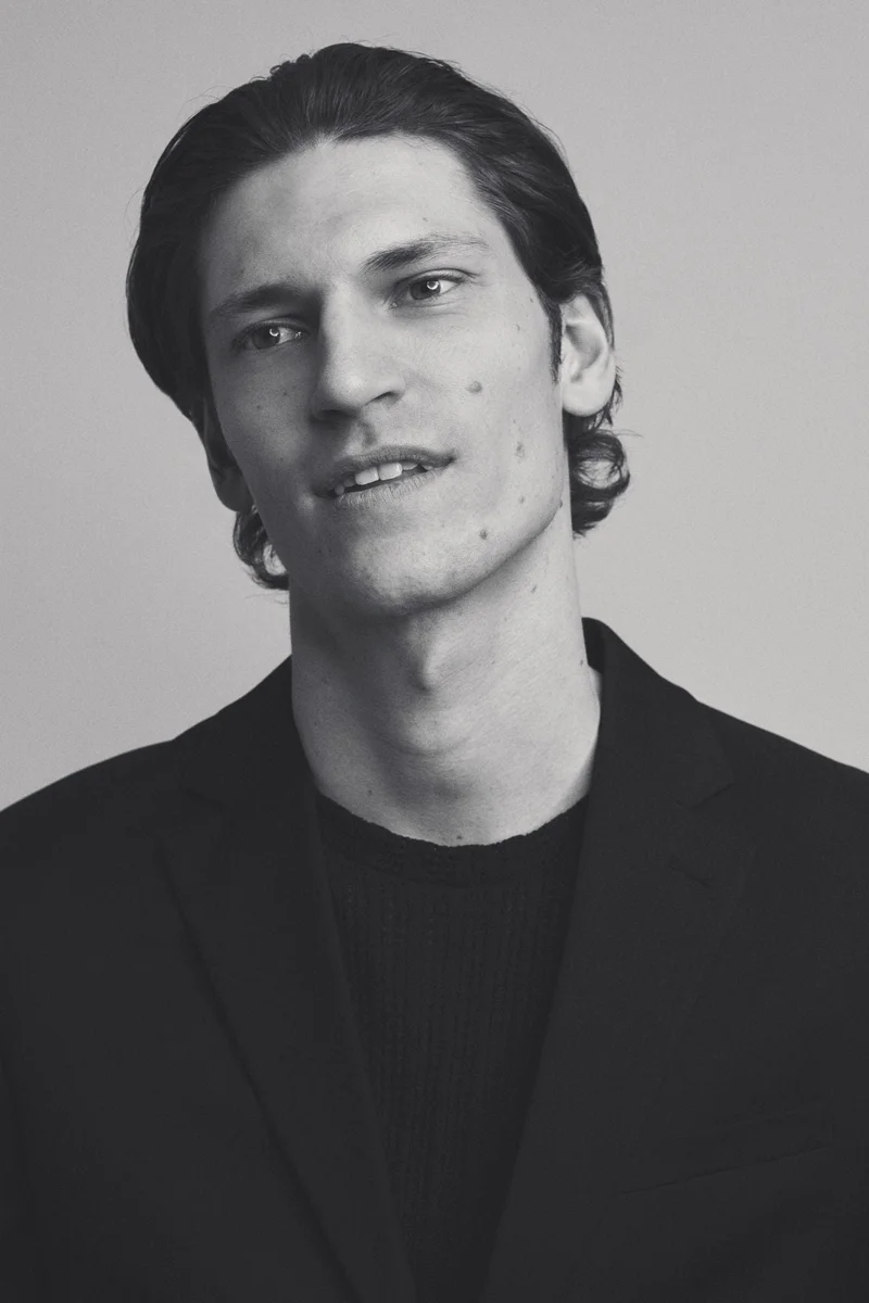 اتش اند ام جاكيت بصف أزرار فردي وبقصّة عادية