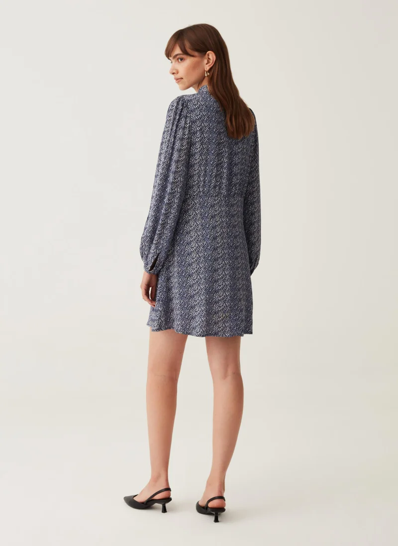 او في اس Short dress with herringbone print