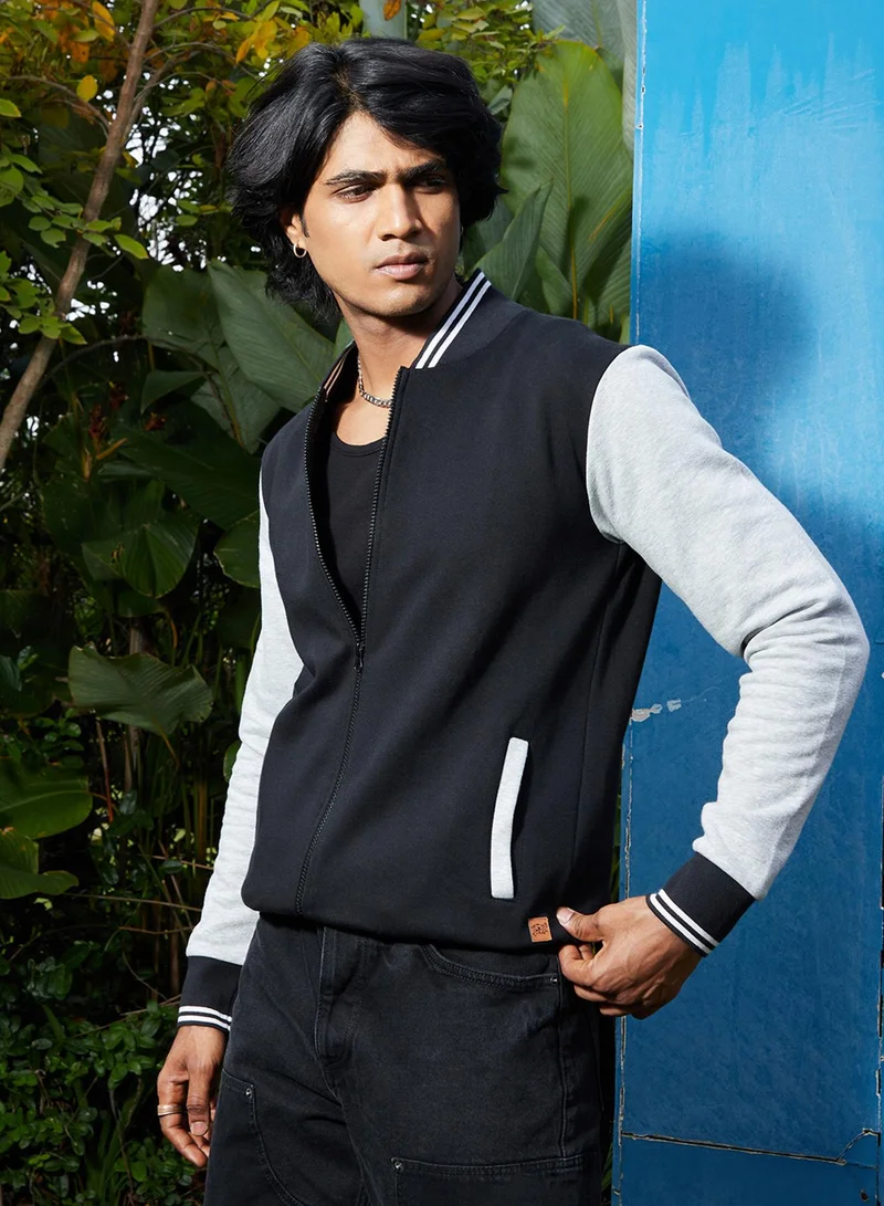 كامبوس سوترا جاكيت رجالي أسود ورمادي بسحاب أمامي وجيب بزاوية مفتوحة للارتداء الكاجوال