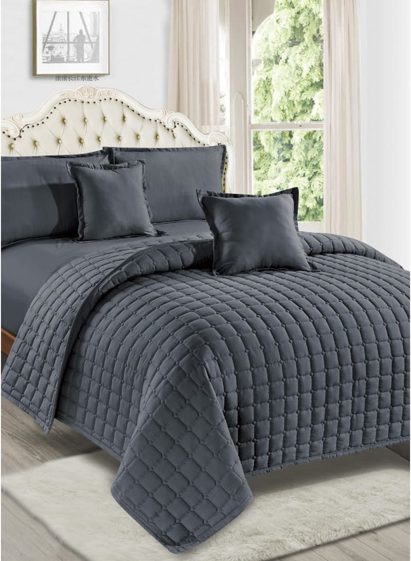 مون مفرش سرير نفر ونص سادة مبطن مضغوط بتصميم مربعات أنيق – 4 قطع – لحاف 170×220 سم – شرشف مغاط عميق 120×200+35 سم مع غطاء وسادة وغطاء مخدة ديكور - Image 1