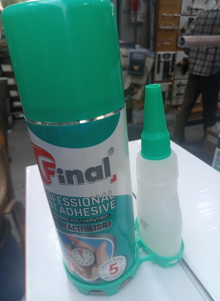 Fast wood adhesive for metal, ceramic, porcelain, plastic surfaces and cardboard 