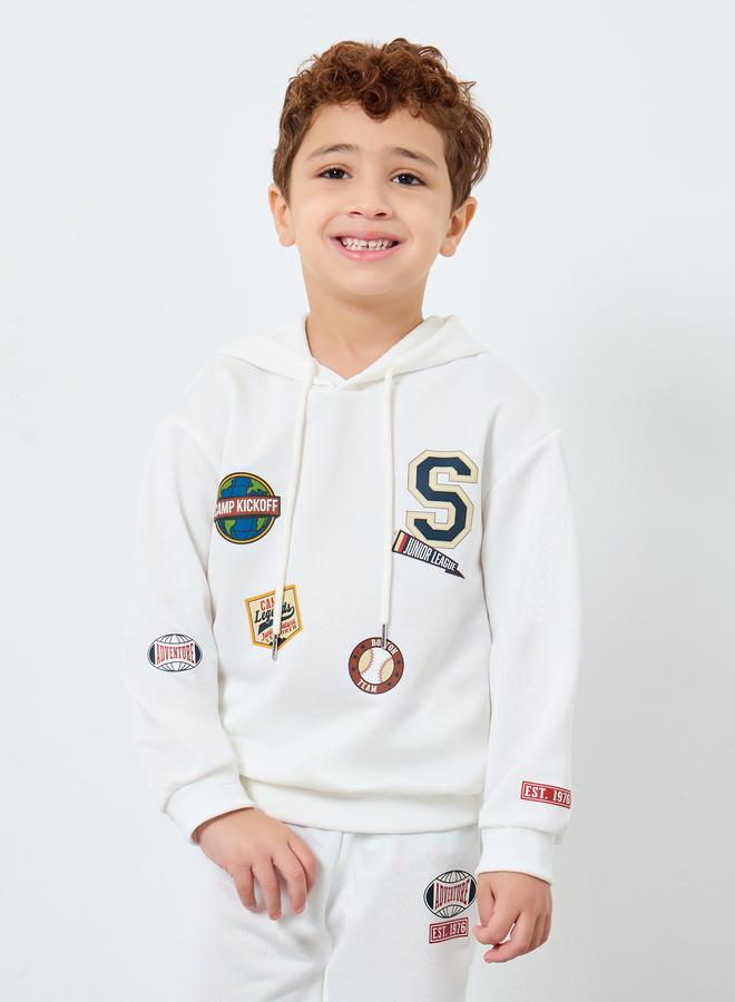 ستايلي مجموعة من هودي بطبعة جرافيك مع جوغر - Image 3