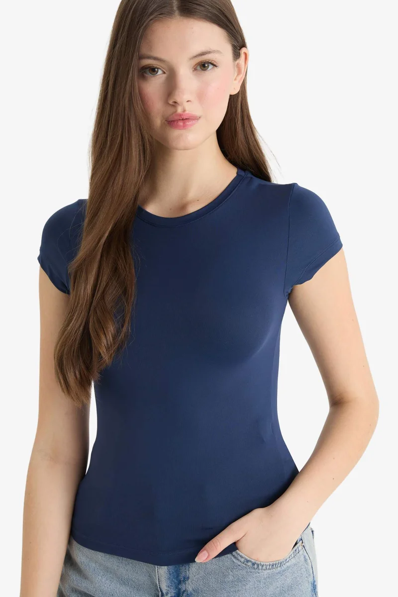 DeFacto Fitted Crew Neck Basic T-Shirt