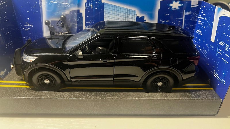 MOTORMAX 2022 سيارة شرطة إنترسيبتور Utility غير مميزة بسقف أملس أسود 1/24 نموذج مصغر من موتورماكس 76990BK - Image 2