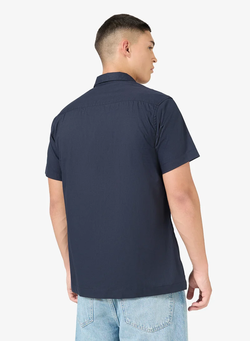 سفنتي فايف قميص كلاسيكي بقصة عادية