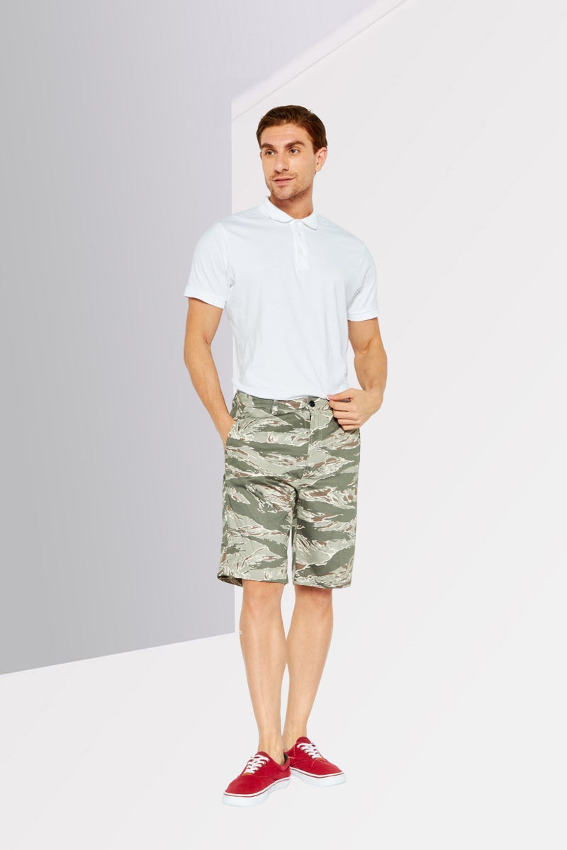 DIESEL شورتات كارجو مموهة للرجال بقصة عادية، متعددة الألوان - Image 4