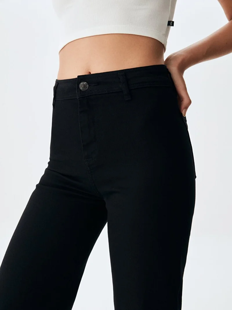 ال تي بي Women's Danelle Relaxed Leg Jeans