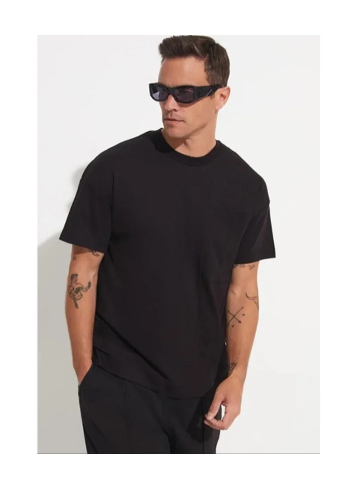 جون Men's Oversize Pocketed Crew Neck Tshirt