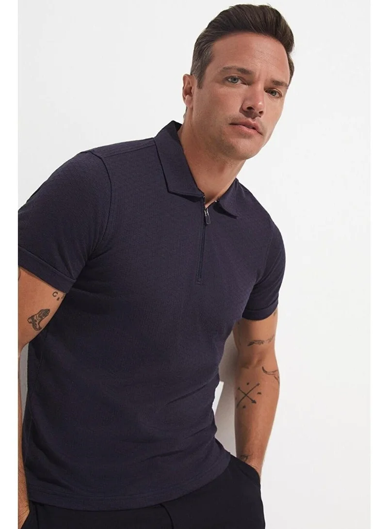 JUNE Men's Oversize Pocketed Crew Neck Tshirt