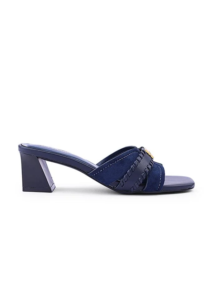 Cuple Elegant heel slippers designed for a chic look.