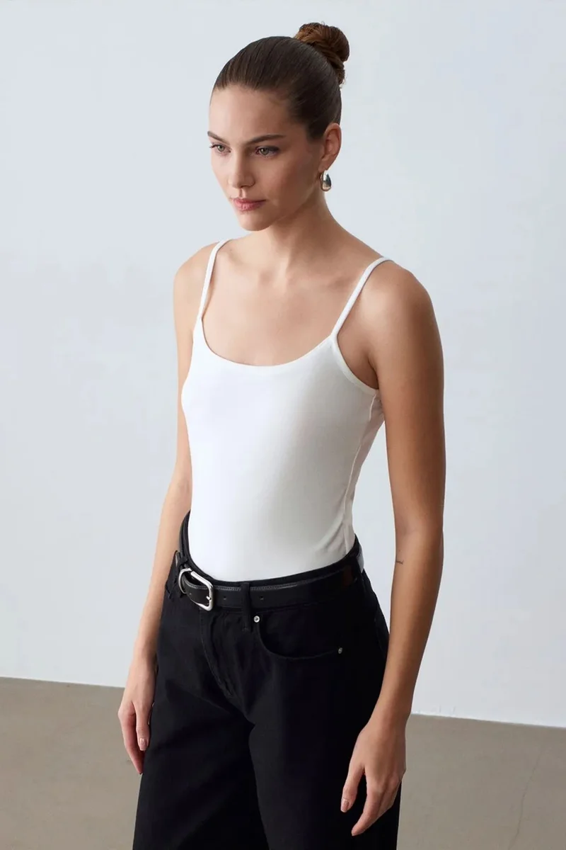 DILVIN Slim-fit Sleeveless Square-neck Blouse