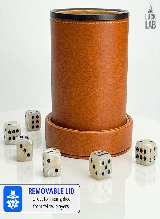 Luck Lab كوب نرد جلد بني من لاك لاب مع غطاء يتضمن 6 نرد لؤلؤي متطابق - داخلية من المخمل البيج لاهتزاز هادئ - للاستخدام في ألعاب النرد الكاذب فاركل ياتزي - Image 5